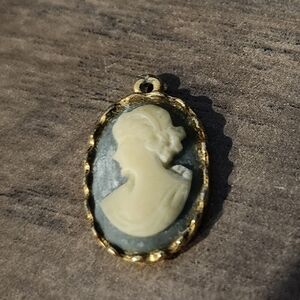 Vintage Oval Cameo Charm in Antique Gold with Cream Relief